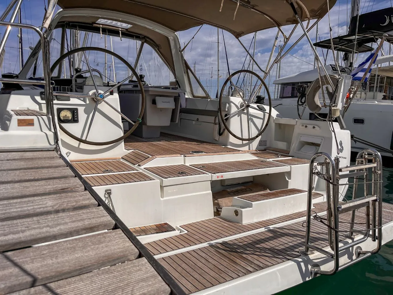 Beleza's cockpit and wheel